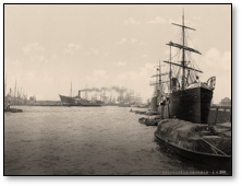 Barcos en un puerto antiguo